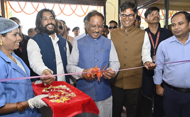 मुख्यमंत्री श्री विष्णुदेव साय ने किया ‘झरिया’ एल्कलाइन वॉटर बॉटलिंग प्लांट का शुभारंभ मुख्यमंत्री श्री विष्णुदेव साय ने किया ‘झरिया’ एल्कलाइन वॉटर बॉटलिंग प्लांट का शुभारंभ