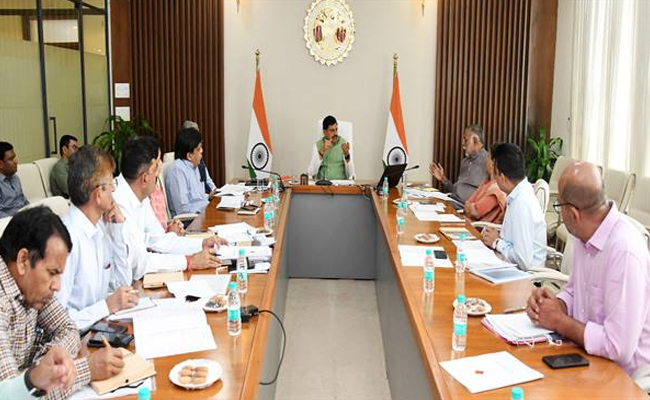 अगले तीन वर्ष में प्रदेश की सभी बसाहटों को सड़कों से जोड़ा जाए : मुख्यमंत्री डॉ. यादव