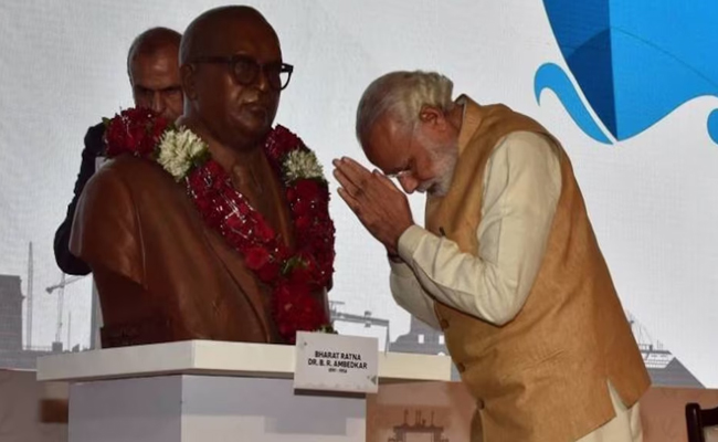 पीएम मोदी ने बाबा साहब अंबेडकर को दी श्रद्धांजलि