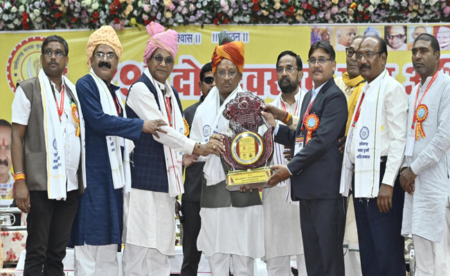 मुख्यमंत्री श्री विष्णु देव साय छत्तीसगढ़ मनवा कुर्मी क्षत्रिय समाज के महाअधिवेशन में हुए शामिल मुख्यमंत्री श्री विष्णु देव साय छत्तीसगढ़ मनवा कुर्मी क्षत्रिय समाज के महाअधिवेशन में हुए शामिल