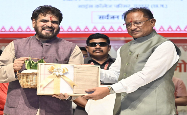 लोकल फॉर वोकल एवं स्वावलंबी भारत के निर्माण में छत्तीसगढ़ खादी तथा ग्रामोद्योग बोर्ड की महत्वपूर्ण भूमिका- मुख्यमंत्री श्री विष्णुदेव साय लोकल फॉर वोकल एवं स्वावलंबी भारत के निर्माण में छत्तीसगढ़ खादी तथा ग्रामोद्योग बोर्ड की महत्वपूर्ण भूमिका- मुख्यमंत्री श्री विष्णुदेव साय