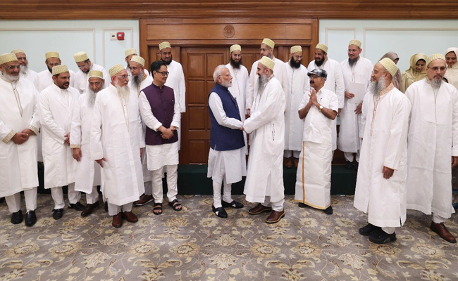 पीएम मोदी से मिले दाऊदी बोहरा समुदाय के लोग, वक्फ संशोधन कानून बनाने के लिए जताया आभार पीएम मोदी से मिले दाऊदी बोहरा समुदाय के लोग, वक्फ संशोधन कानून बनाने के लिए जताया आभार