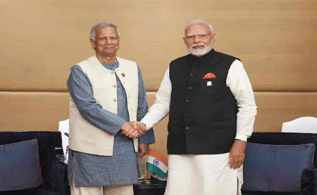 बैंकॉक में पीएम मोदी और मोहम्मद यूनुस की मुलाकात, 40 मिनट हुई बातचीत बैंकॉक में पीएम मोदी और मोहम्मद यूनुस की मुलाकात, 40 मिनट हुई बातचीत