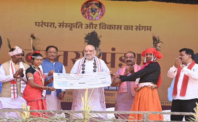 केंद्रीय गृह मंत्री का ऐलान : हर नक्सल मुक्त गांव को मिलेगी 1 करोड़ रुपए की विकास निधि