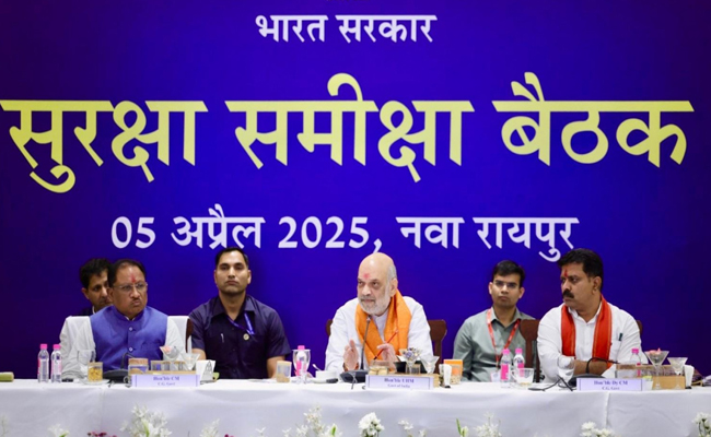 केन्द्रीय गृह एवं सहकारिता मंत्री श्री अमित शाह ने आज रायपुर, छत्तीसगढ़ में वामपंथी उग्रवाद की स्थिति पर विभागीय समीक्षा बैठक की अध्यक्षता की केन्द्रीय गृह एवं सहकारिता मंत्री श्री अमित शाह ने आज रायपुर, छत्तीसगढ़ में वामपंथी उग्रवाद की स्थिति पर विभागीय समीक्षा बैठक की अध्यक्षता की