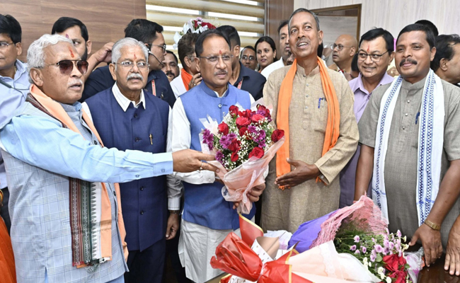 मुख्यमंत्री छत्तीसगढ़ भवन एवं अन्य सन्निर्माण कर्मकार कल्याण मंडल के नवनियुक्त अध्यक्ष डॉ. रामप्रताप सिंह के पदभार ग्रहण समारोह में हुए शामिल मुख्यमंत्री छत्तीसगढ़ भवन एवं अन्य सन्निर्माण कर्मकार कल्याण मंडल के नवनियुक्त अध्यक्ष डॉ. रामप्रताप सिंह के पदभार ग्रहण समारोह में हुए शामिल
