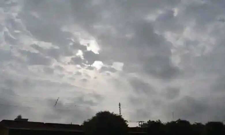 छत्तीसगढ़ में चिलचिलाती गर्मी के बीच राहत, तेज हवाओं के साथ होगी बारिश की संभावना छत्तीसगढ़ में चिलचिलाती गर्मी के बीच राहत, तेज हवाओं के साथ होगी बारिश की संभावना