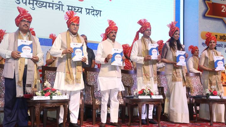 MP News: शिक्षा का उद्देश्य केवल डिग्री प्राप्त करना नहीं, बल्कि व्यक्तित्व का समग्र विकास होना चाहिए : उप मुख्यमंत्री श्री शुक्ल… MP News: शिक्षा का उद्देश्य केवल डिग्री प्राप्त करना नहीं, बल्कि व्यक्तित्व का समग्र विकास होना चाहिए : उप मुख्यमंत्री श्री शुक्ल…