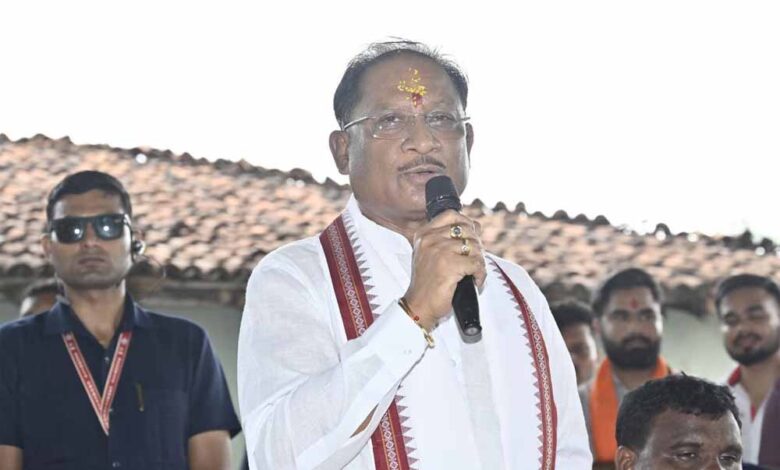 सुशासन तिहार के दौरे पर मुख्यमंत्री अचानक पहुंचे मांदरी गांव के आँगनबाड़ी केंद्र