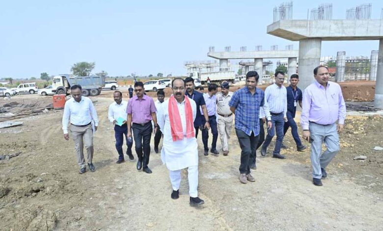 भारतमाला परियोजना के निर्माण का डिप्टी सीएम साव ने किया औचक निरीक्षण भारतमाला परियोजना के निर्माण का डिप्टी सीएम साव ने किया औचक निरीक्षण