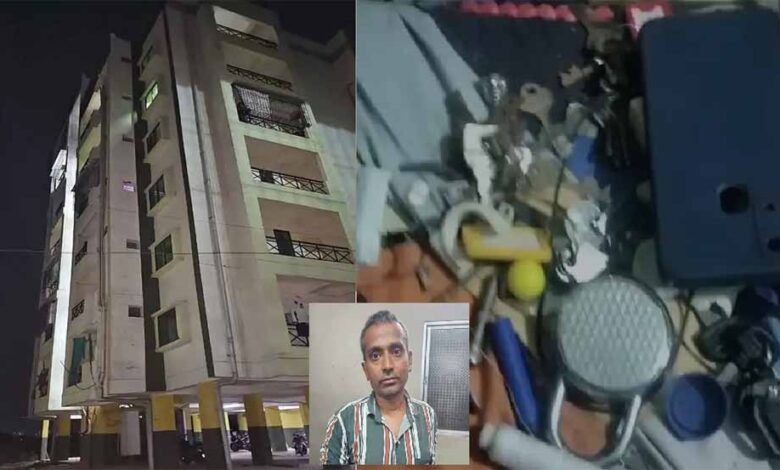 रेलवे कर्मचारी 500 में देता था OYO Room, बम बनाने का मिला सामान, कॉलोनी में डर का माहौल रेलवे कर्मचारी 500 में देता था OYO Room, बम बनाने का मिला सामान, कॉलोनी में डर का माहौल