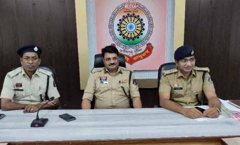 सर्पदंश मुआवजा में बड़ा फर्जीवाड़ा, वकील, डॉक्टर समेत 5 लोगों के खिलाफ एफआईआर सर्पदंश मुआवजा में बड़ा फर्जीवाड़ा, वकील, डॉक्टर समेत 5 लोगों के खिलाफ एफआईआर