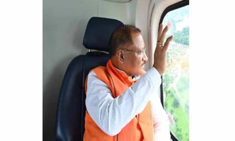 बलौदाबाजार जिले के बलदाकछार पहुंचा सीएम साय का हेलीकॉप्टर बलौदाबाजार जिले के बलदाकछार पहुंचा सीएम साय का हेलीकॉप्टर