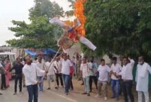 कर्नल सोफिया के खिलाफ आपत्तिजनक टिप्पणी के मामले में कांग्रेस ने किया मंत्री विजय शाह का पुतला दहन
