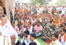 झुरानदी में बिना पूर्व सूचना पहुंचे मुख्यमंत्री, चौपाल लगाकर सुनीं ग्रामीणों की समस्याएं
