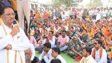 झुरानदी में बिना पूर्व सूचना पहुंचे मुख्यमंत्री, चौपाल लगाकर सुनीं ग्रामीणों की समस्याएं