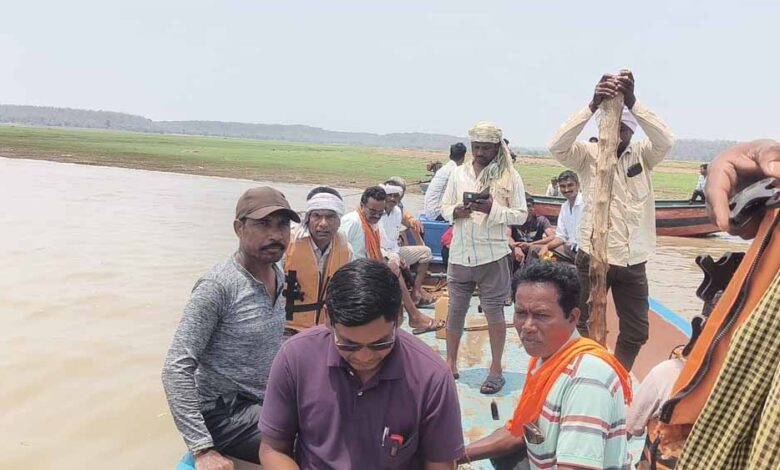 मछली पकड़ने गया मछुआरा तेज आंधी-तूफान के बीच हुआ लापता मछली पकड़ने गया मछुआरा तेज आंधी-तूफान के बीच हुआ लापता