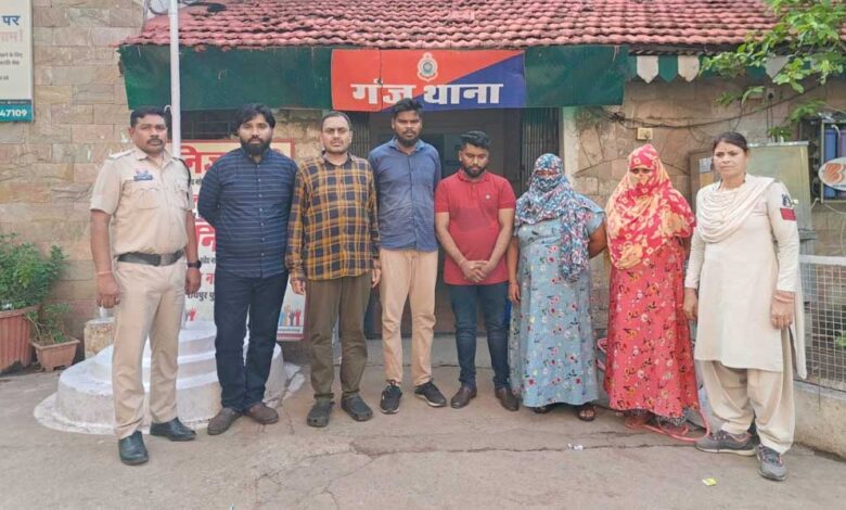 रायपुर के दो होटलों में पुलिस ने मारा छापा, चल रहा था जिस्मफरोशी का धंधा, 6 आरोपी गिरफ्तार रायपुर के दो होटलों में पुलिस ने मारा छापा, चल रहा था जिस्मफरोशी का धंधा, 6 आरोपी गिरफ्तार