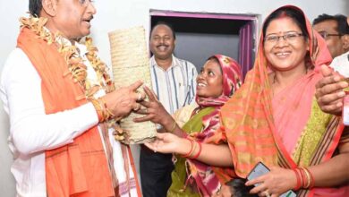 पहाड़ी कोरवा के पीएम जनमन आवास में पहुंचे मुख्यमंत्री
