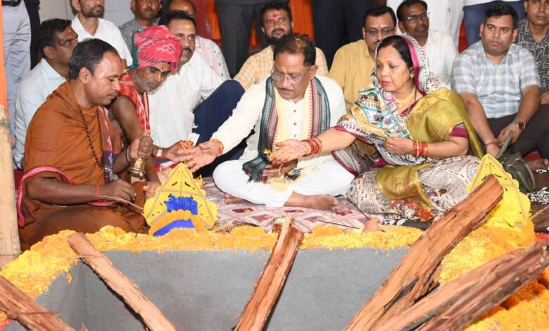 मुख्यमंत्री साय ने ग्राम दोकड़ा में भगवान जगन्नाथ मंदिर के प्राण प्रतिष्ठा कार्यक्रम में शामिल हुए मुख्यमंत्री साय ने ग्राम दोकड़ा में भगवान जगन्नाथ मंदिर के प्राण प्रतिष्ठा कार्यक्रम में शामिल हुए