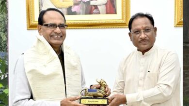 रायपुर : मुख्यमंत्री साय से केंद्रीय मंत्री शिवराज सिंह चौहान ने की सौजन्य मुलाकात