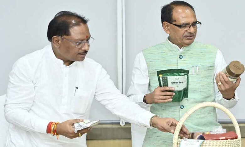 CG की संस्कृति, स्वाद और स्वावलंबन की सोंधी महक से सजी जशप्योर ब्रांड के उत्पादों की केंद्रीय कृषि मंत्री शिवराज सिंह चौहान ने की सराहना CG की संस्कृति, स्वाद और स्वावलंबन की सोंधी महक से सजी जशप्योर ब्रांड के उत्पादों की केंद्रीय कृषि मंत्री शिवराज सिंह चौहान ने की सराहना