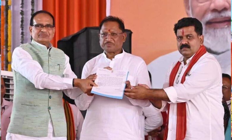 रायपुर : अब कोई गरीब कच्चे मकान में नहीं रहेगा, सबके बनेंगे पक्के मकान : केंद्रीय मंत्री चौहान रायपुर : अब कोई गरीब कच्चे मकान में नहीं रहेगा, सबके बनेंगे पक्के मकान : केंद्रीय मंत्री चौहान