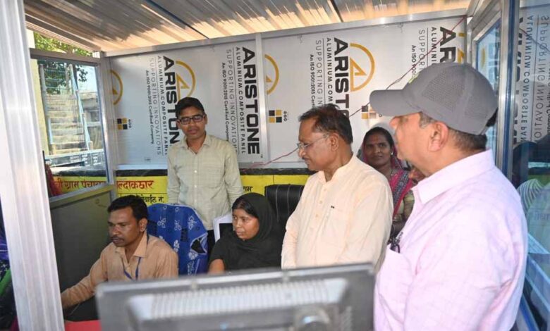 मुख्यमंत्री साय ने अटल डिजिटल केंद्र का किया अवलोकन मुख्यमंत्री साय ने अटल डिजिटल केंद्र का किया अवलोकन