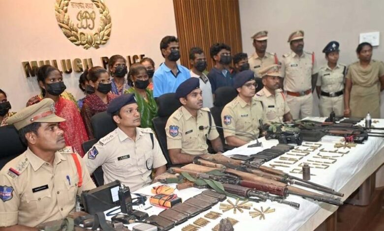 तेलंगाना में पीएलजी बटालियन के डिप्टी कमांडर सहित 20 माओवादी गिरफ्तार, भारी मात्रा में हथियार बरामद तेलंगाना में पीएलजी बटालियन के डिप्टी कमांडर सहित 20 माओवादी गिरफ्तार, भारी मात्रा में हथियार बरामद