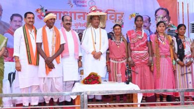 मुंगेली जिले के दुर्गम पहाड़ी क्षेत्र में बसे ग्राम बिजराकछार में पहुँचे सीएम साय, सुशासन तिहार के समाधान शिविर में उमड़ा जनसैलाब