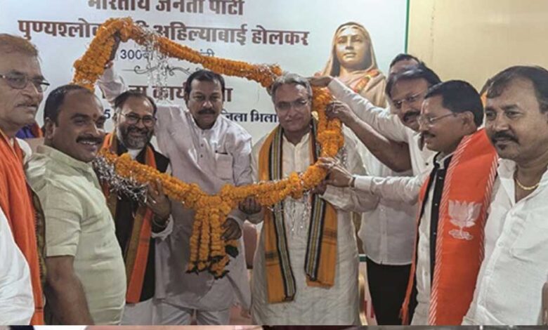 धमतरी : राष्ट्रीय डेंगू दिवस पर निकाली गई जनजागरूकता रैली धमतरी : राष्ट्रीय डेंगू दिवस पर निकाली गई जनजागरूकता रैली