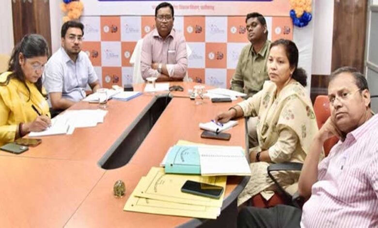 जगदलपुर : कमिश्नर बस्तर श्री डोमन सिंह ने बस्तर एवं तोकापाल ब्लॉक के स्कूलों में समर कैंप का लिया जायजा जगदलपुर : कमिश्नर बस्तर श्री डोमन सिंह ने बस्तर एवं तोकापाल ब्लॉक के स्कूलों में समर कैंप का लिया जायजा
