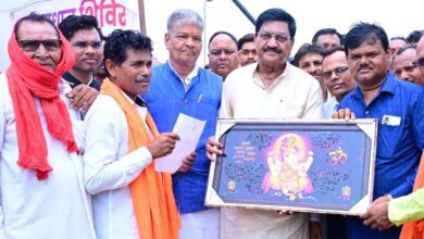 सुशासन तिहार-2025 : बालसमुंद समाधान शिविर में शामिल हुए खाद्य मंत्री बघेल