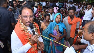 रायपुर : मुख्यमंत्री विष्णु देव साय का हरगवां गांव में औचक दौरा, ग्रामीणों से किया सीधा संवाद