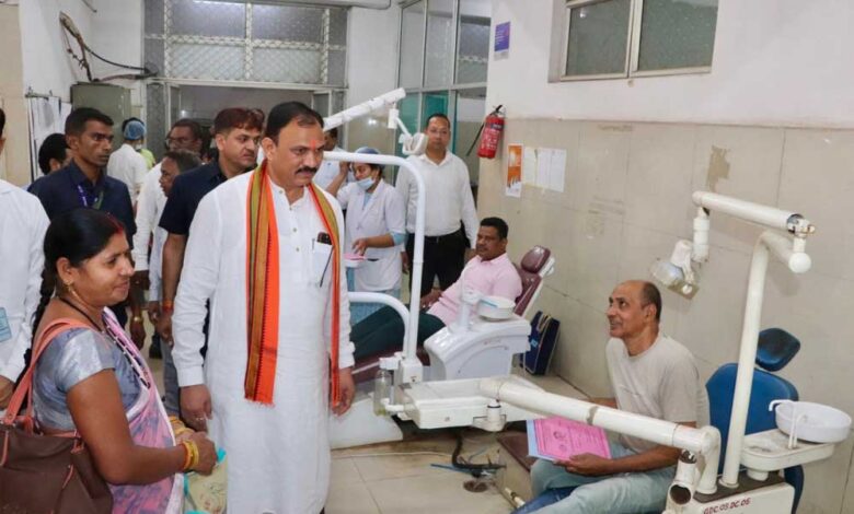 मंत्री जायसवाल ने दंत चिकित्सा महाविद्यालय का किया निरीक्षण, स्वास्थ्य सुविधाओं को सुदृढ़ करने के दिए निर्देश मंत्री जायसवाल ने दंत चिकित्सा महाविद्यालय का किया निरीक्षण, स्वास्थ्य सुविधाओं को सुदृढ़ करने के दिए निर्देश