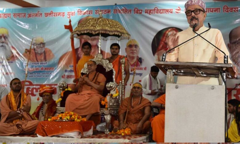 शिक्षा का उद्देश्य संस्कार और सेवा होना चाहिए – राज्यपाल रमेन डेका शिक्षा का उद्देश्य संस्कार और सेवा होना चाहिए – राज्यपाल रमेन डेका