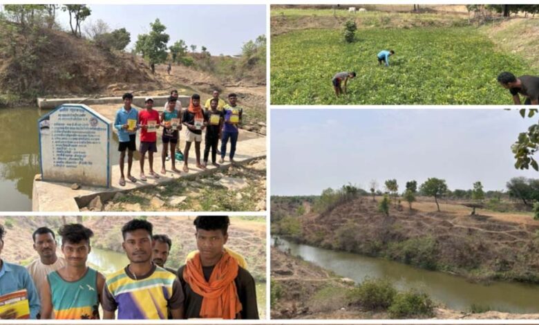 मोरघनिया नाला में बने चेक डेम से पानी को तरसते किसानों के चेहरे पर आई मुस्कान मोरघनिया नाला में बने चेक डेम से पानी को तरसते किसानों के चेहरे पर आई मुस्कान