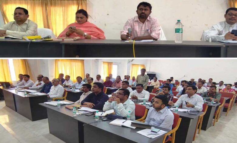 अमृत धारा डीपीआरसी भवन में समय सीमा की बैठक सम्पन्न अमृत धारा डीपीआरसी भवन में समय सीमा की बैठक सम्पन्न