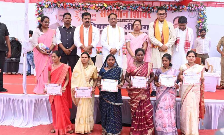 मुख्यमंत्री साय मोहला मानपुर अंबागढ़ चौकी जिले के मानपुर ब्लॉक में सेक्टर सीतागांव के समाधान शिविर मे हुए शामिल मुख्यमंत्री साय मोहला मानपुर अंबागढ़ चौकी जिले के मानपुर ब्लॉक में सेक्टर सीतागांव के समाधान शिविर मे हुए शामिल