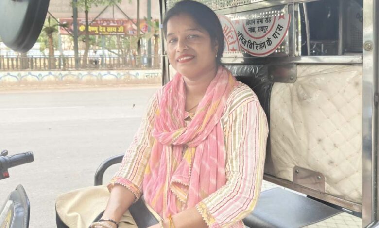 रायपुर : दीदी ई-रिक्शा सहायता योजना से आत्मनिर्भर बनीं श्रीमती भुनेश्वरी रायपुर : दीदी ई-रिक्शा सहायता योजना से आत्मनिर्भर बनीं श्रीमती भुनेश्वरी