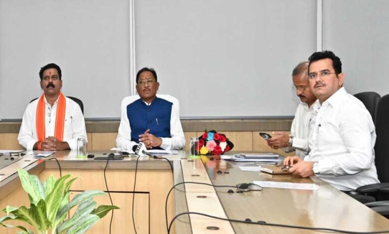मुख्यमंत्री विष्णु देव साय ने आत्मसमर्पित नक्सलियों और नक्सल हिंसा से पीड़ितों को जारी की प्रधानमंत्री आवास योजना की पहली किस्त मुख्यमंत्री विष्णु देव साय ने आत्मसमर्पित नक्सलियों और नक्सल हिंसा से पीड़ितों को जारी की प्रधानमंत्री आवास योजना की पहली किस्त