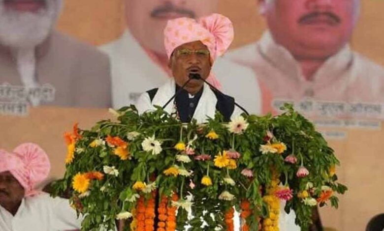 रायपुर : मुख्यमंत्री विष्णुदेव साय के आगमन पर उनका लोकनृत्य व लोकगीत के माध्यम से भव्य स्वागत किया गया रायपुर : मुख्यमंत्री विष्णुदेव साय के आगमन पर उनका लोकनृत्य व लोकगीत के माध्यम से भव्य स्वागत किया गया