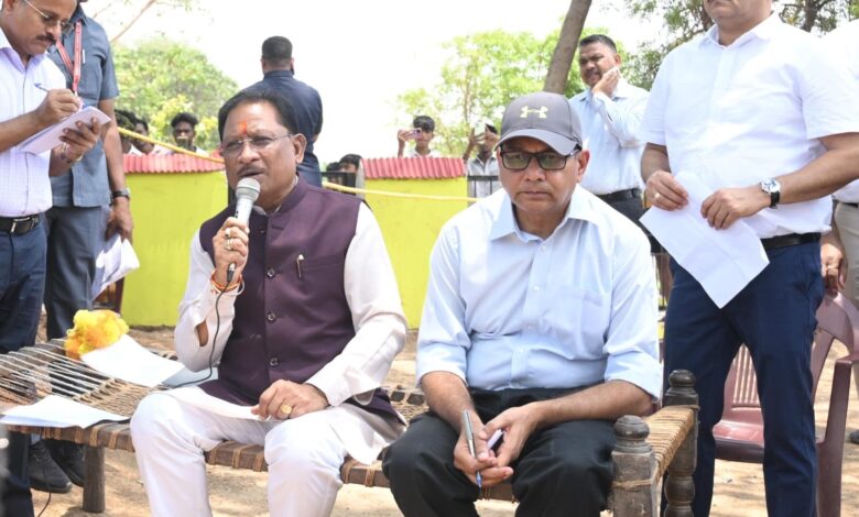 सुशासन तिहार 2025: सक्ती के बंदोरा गांव में हेलीकॉप्टर से पहुंचे CM विष्णुदेव साय, पीपल के पेड़ के नीचे लगाई चौपाल,खाट पर बैठकर सुनीं ग्रामीणों की समस्याएं सुशासन तिहार 2025: सक्ती के बंदोरा गांव में हेलीकॉप्टर से पहुंचे CM विष्णुदेव साय, पीपल के पेड़ के नीचे लगाई चौपाल,खाट पर बैठकर सुनीं ग्रामीणों की समस्याएं