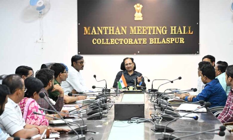 जल संरक्षण के लिए कलेक्टर ने विभागीय अधिकारियों की ली बैठक, नई तकनीकों से समाधान पर दिया जोर जल संरक्षण के लिए कलेक्टर ने विभागीय अधिकारियों की ली बैठक, नई तकनीकों से समाधान पर दिया जोर