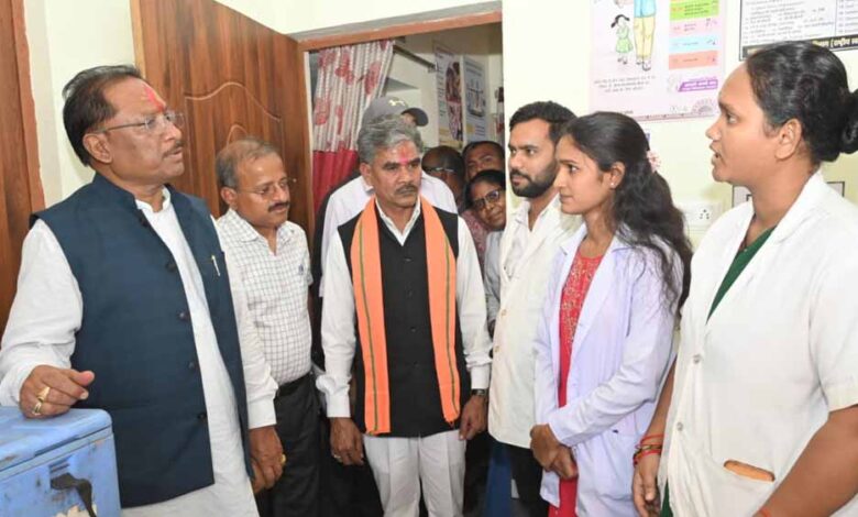मुख्यमंत्री ने आयुष्मान आरोग्य मंदिर का किया औचक निरीक्षण मुख्यमंत्री ने आयुष्मान आरोग्य मंदिर का किया औचक निरीक्षण