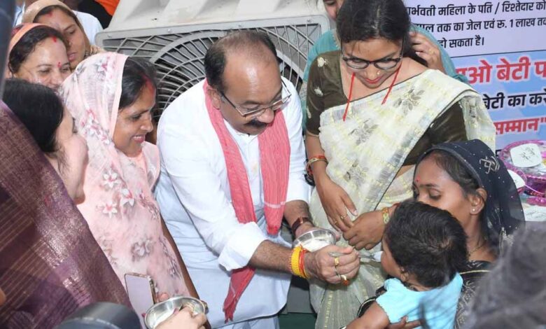 जनता के बीच जाकर जनता की समस्याओं का समाधान करना ही रामराज्य – अरुण साव जनता के बीच जाकर जनता की समस्याओं का समाधान करना ही रामराज्य – अरुण साव