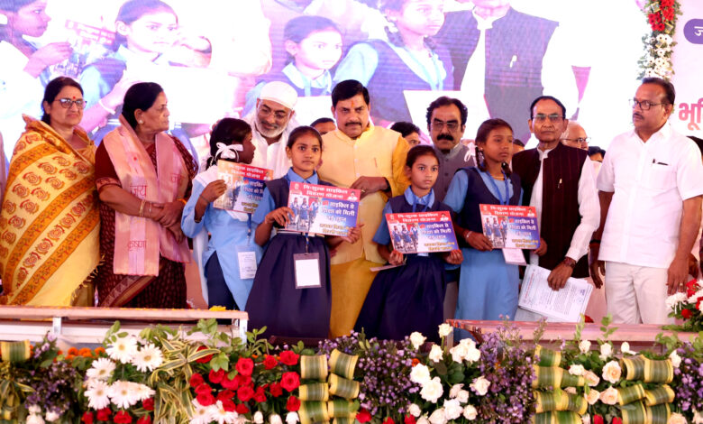 MP News: मुख्यमंत्री ने किया 97.07 करोड़ रुपये के कार्यों का लोकार्पण, कहा- नर्मदापुरम की भूमि उपजाऊ एवं समृद्ध है जिले के विकास में कोई कोर कसर नहीं छोड़ी जाएगी…. MP News: मुख्यमंत्री ने किया 97.07 करोड़ रुपये के कार्यों का लोकार्पण, कहा- नर्मदापुरम की भूमि उपजाऊ एवं समृद्ध है जिले के विकास में कोई कोर कसर नहीं छोड़ी जाएगी….