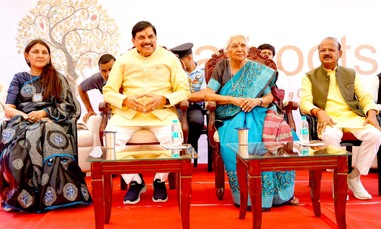 MP News: पारम्परिक शिल्पकला, आत्मनिर्भरता व स्वावलंबन का आधार है : मुख्यमंत्री डॉ. यादव… MP News: पारम्परिक शिल्पकला, आत्मनिर्भरता व स्वावलंबन का आधार है : मुख्यमंत्री डॉ. यादव…