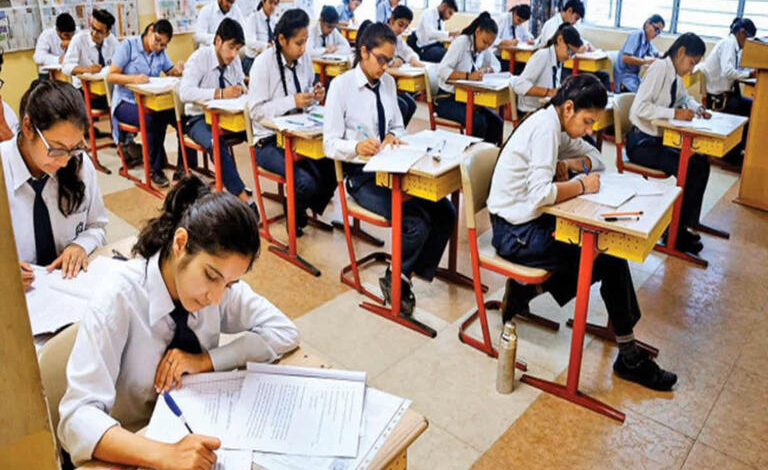 CG Board Results : छत्तीसगढ़ बोर्ड के होनहारों ने रचा कीर्तिमान, 100 में 100 अंक पाने वालों की संख्या 1000 के पार, छात्रों ने रचा इतिहास…. CG Board Results : छत्तीसगढ़ बोर्ड के होनहारों ने रचा कीर्तिमान, 100 में 100 अंक पाने वालों की संख्या 1000 के पार, छात्रों ने रचा इतिहास….