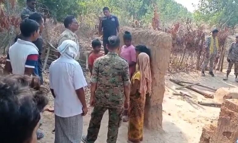 CG NEWS- हाथी का आतंक: जंगली हाथी ने गांव में घुसकर मचाई तबाही, दो महिलाओं की गई जान, एक अस्पताल में भर्ती… ग्रामीणों में दहशत का माहौल…. CG NEWS- हाथी का आतंक: जंगली हाथी ने गांव में घुसकर मचाई तबाही, दो महिलाओं की गई जान, एक अस्पताल में भर्ती… ग्रामीणों में दहशत का माहौल….